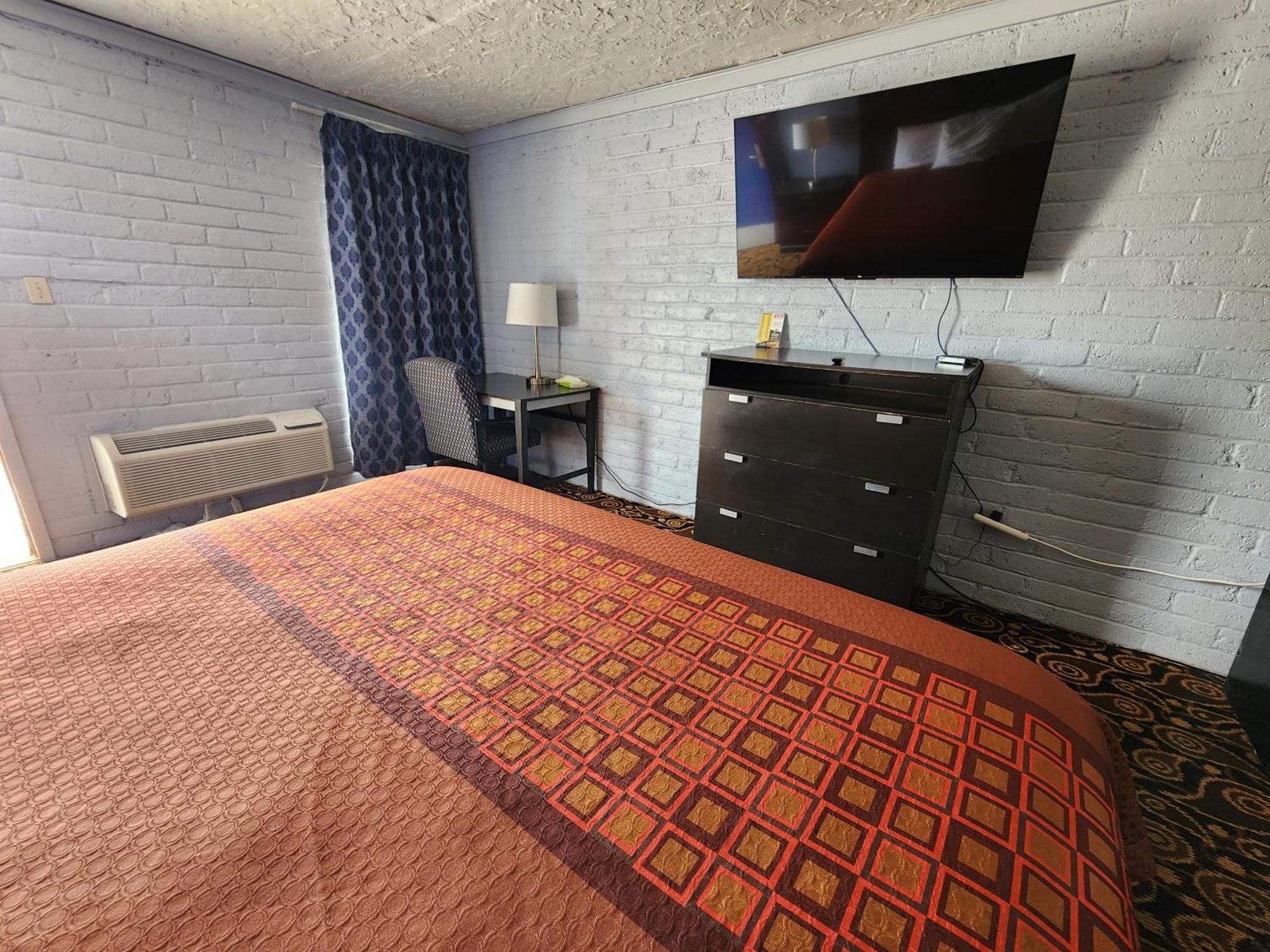 Carthage Inn Motel 2*