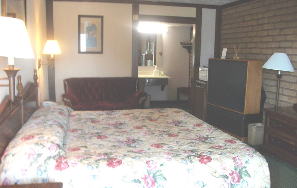 Carthage Inn Motel 2*